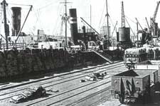 Unloading Esparto grass at the West Pier, Granton – Click to enlarge
